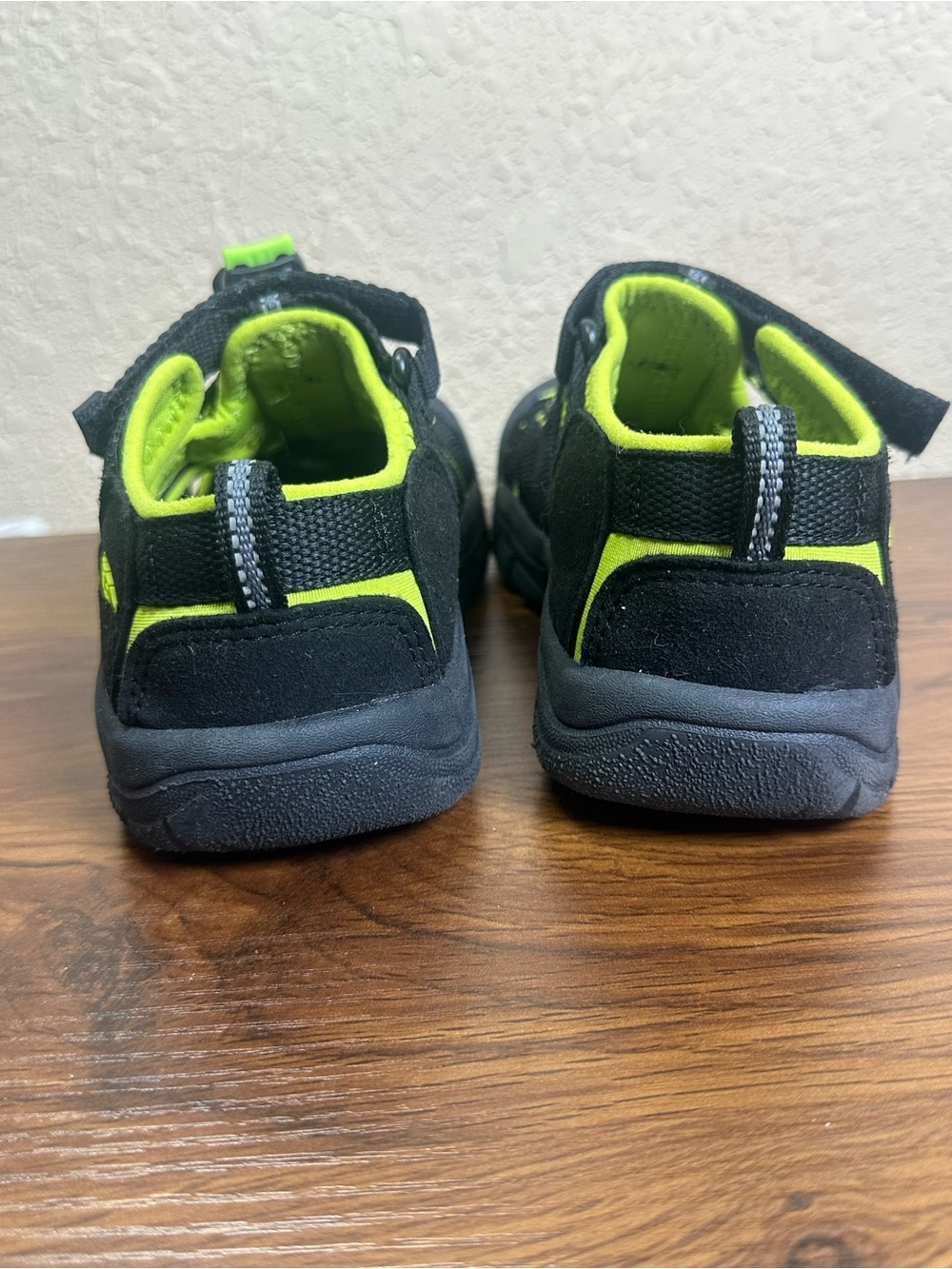 KEEN Newport H2 Kids Sandals Size 13 Black Lime Green Hiking Water Shoes 1009965 - Picture 10 of 12